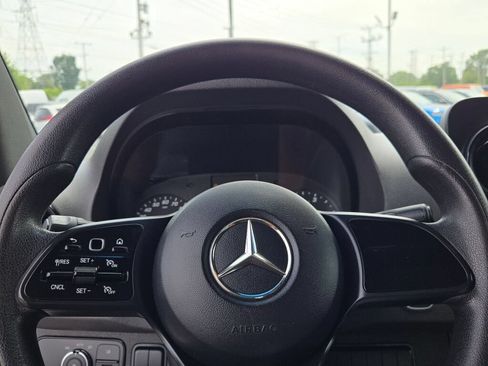 Used 2022 Mercedes-Benz Sprinter 2500 image 27