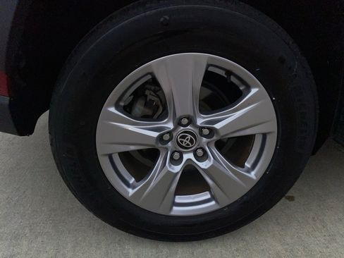 Used 2022 Toyota RAV4 XLE image 27