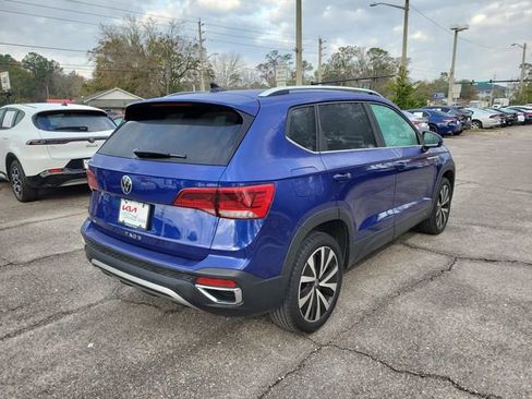 Used 2024 Volkswagen Taos SE image 2
