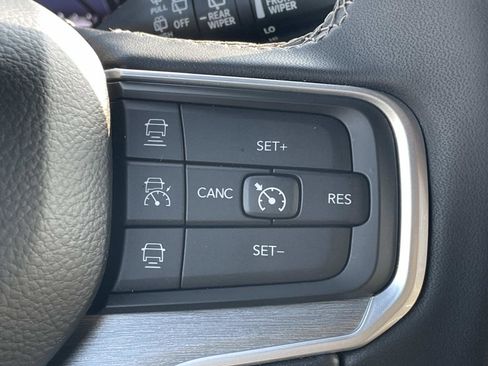 Used 2025 Jeep Wagoneer L Series II w/ 8-pass Seating Package image 25