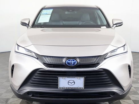 Used 2023 Toyota Venza LE image 2