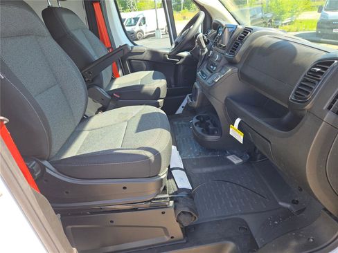 Used 2025 RAM ProMaster 2500 w/ Convenience Group image 8