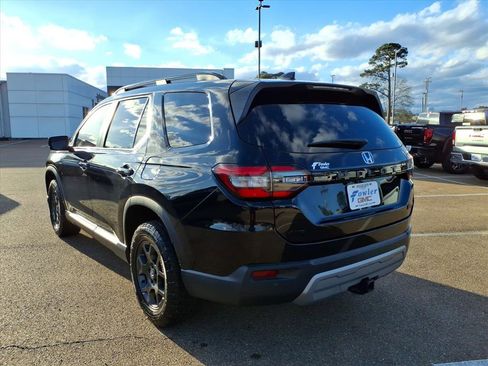 Used 2023 Honda Pilot TrailSport image 4