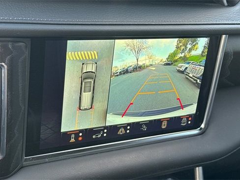 Used 2024 GMC Yukon Denali w/ Advanced Technology Package image 21