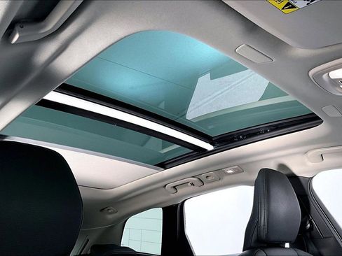 Used 2025 Volvo XC60 B5 Plus w/ Protection Package Premier image 21