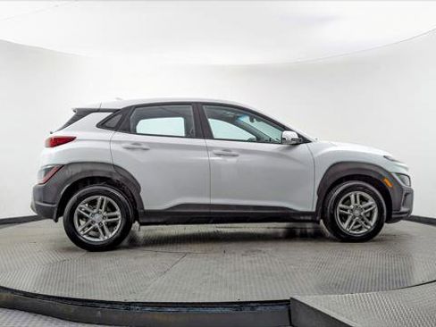 Used 2023 Hyundai Kona SE image 9