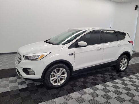 Used 2019 Ford Escape SE FWD image 2