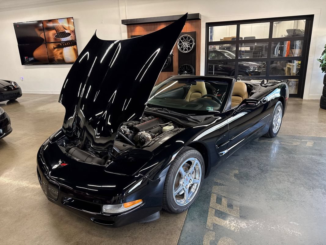 Used 2002 Chevrolet Corvette Convertible w/ Preferred Equipment Group2 RWD image 2