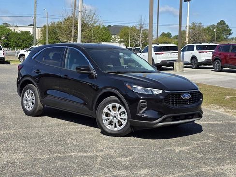 Used 2023 Ford Escape Active w/ Tech Pack #2 AWD/4WD image 2