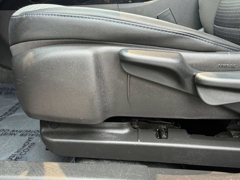 Used 2025 Chevrolet Trax LT FWD image 10