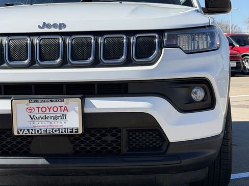 Used 2022 Jeep Compass Latitude image 9