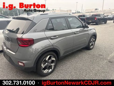 Used 2022 Hyundai Venue SEL FWD image 6