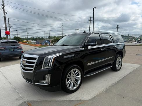 Used 2018 Cadillac Escalade Premium Luxury w/ LPO, Radiant Package AWD/4WD image 6