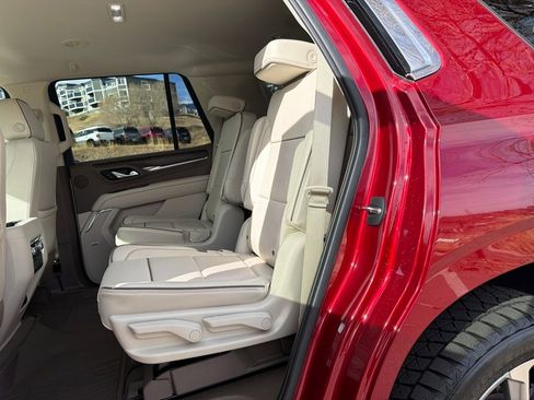 Used 2021 GMC Yukon Denali w/ Advanced Technology Package image 22