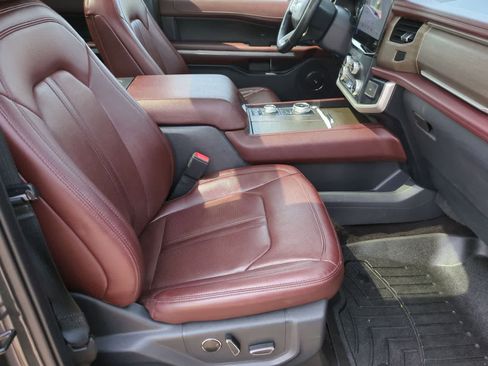 Used 2022 Ford Expedition Limited AWD/4WD image 23