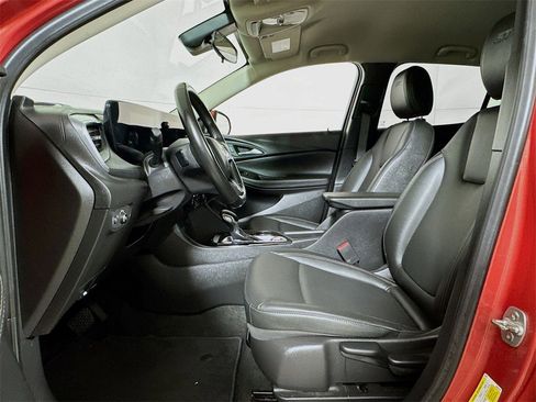Used 2024 Buick Encore GX Sport Touring image 17