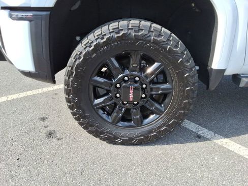 Used 2024 GMC Sierra 2500 AT4 w/ AT4 Preferred Package image 10