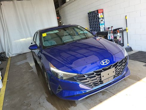 Used 2021 Hyundai Elantra SEL w/ Convenience Package FWD image 4
