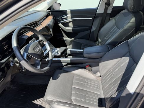 Used 2019 Audi e-tron Prestige w/ Prestige Package image 30