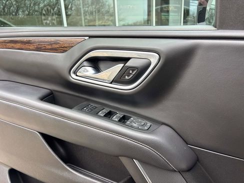 Used 2021 Chevrolet Tahoe Premier w/ Premium Package image 21