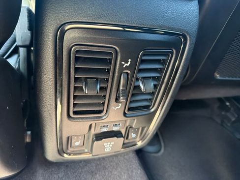 Used 2018 Jeep Grand Cherokee High Altitude AWD/4WD image 23