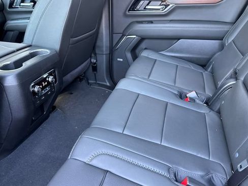 New 2026 GMC Yukon XL Denali w/ Denali Reserve Package AWD/4WD image 13