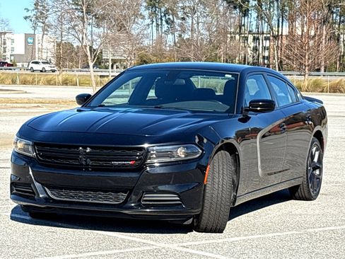 Used 2022 Dodge Charger SXT w/ Blacktop Package image 3