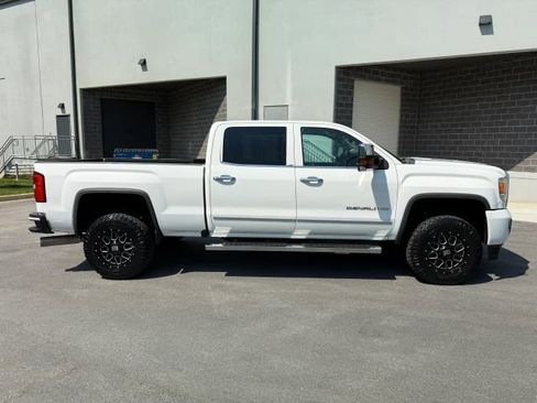 Used 2016 GMC Sierra 3500 Denali w/ Duramax Plus Package AWD/4WD image 10