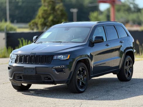 Used 2018 Jeep Grand Cherokee Laredo AWD/4WD image 6