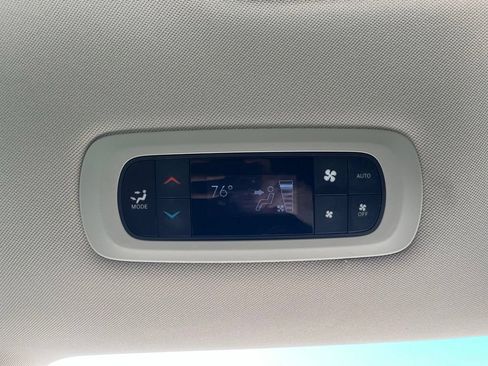 Used 2023 Chrysler Pacifica Touring-L FWD image 33