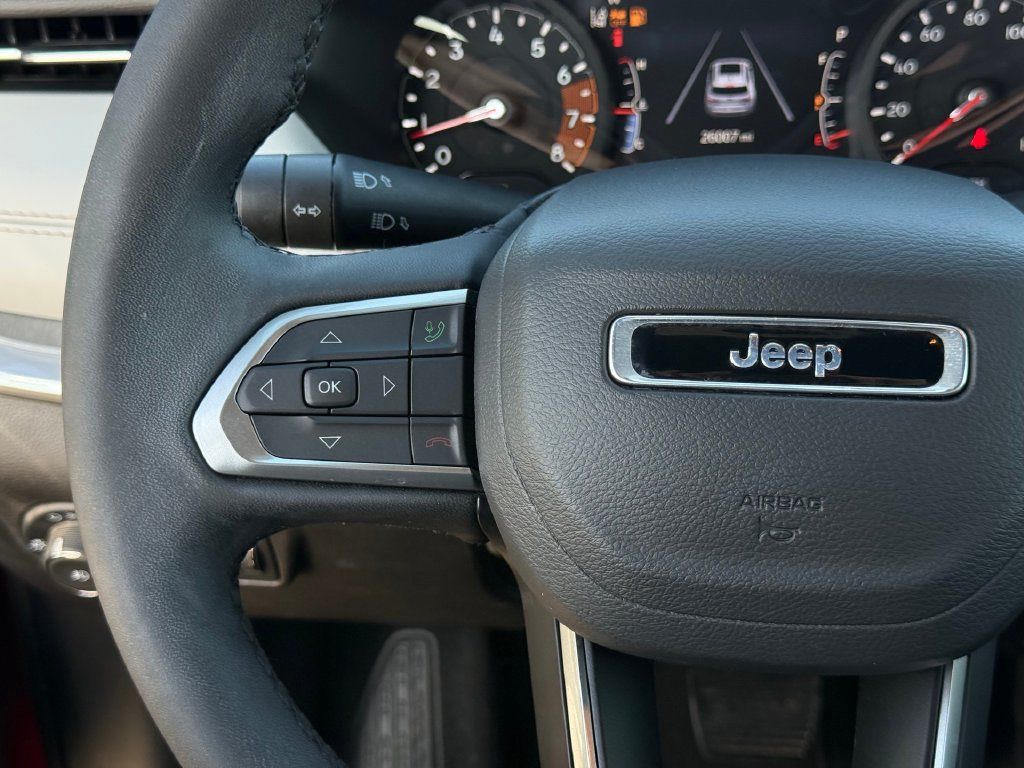 Used 2025 Jeep Compass Limited AWD/4WD image 10