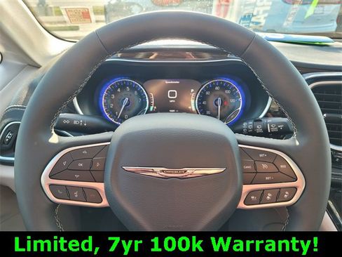Used 2023 Chrysler Pacifica Limited image 28