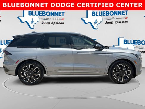 Used 2024 Lincoln Nautilus Reserve w/ Equipment Group 202A AWD/4WD image 4