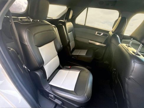 Used 2022 Ford Explorer XLT w/ Equipment Group 202A image 25