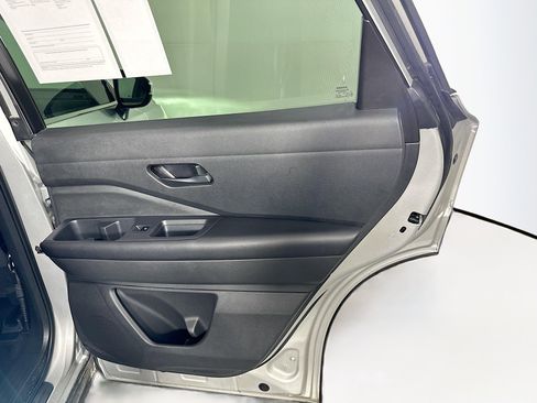 Used 2024 Nissan Pathfinder SV image 30