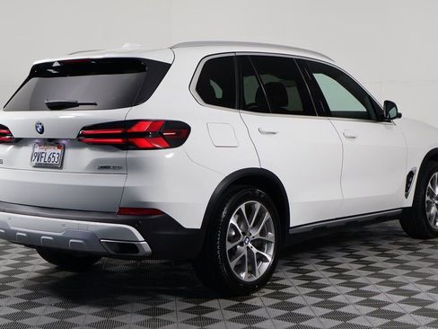 Used 2026 BMW X5 xDrive40i w/ Premium Package image 4