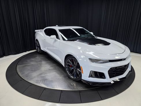 Used 2021 Chevrolet Camaro ZL1 RWD image 72