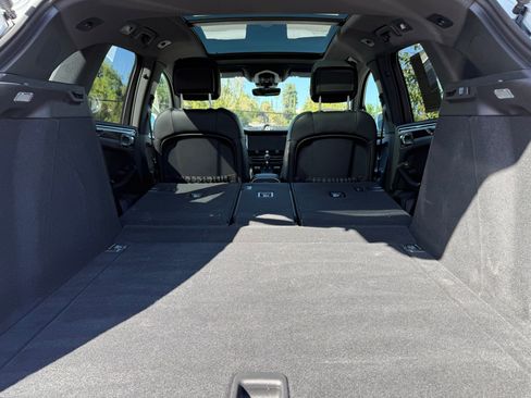 Used 2024 Porsche Macan image 35