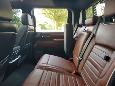 Used 2024 GMC Sierra 2500 Denali Ultimate w/ Max Trailering Package AWD/4WD image 11