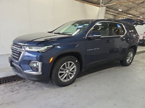 Used 2023 Chevrolet Traverse LT image 2