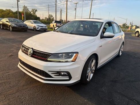 Used 2017 Volkswagen Jetta GLI FWD image 3