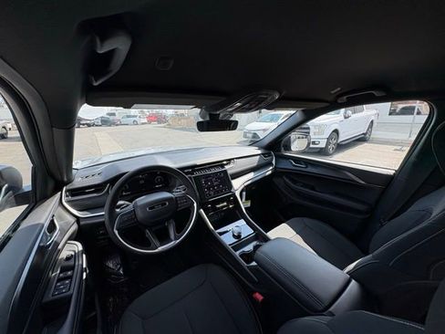 New 2026 Jeep Grand Cherokee 2WD image 17