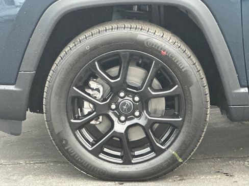 New 2026 Jeep Compass Latitude image 25