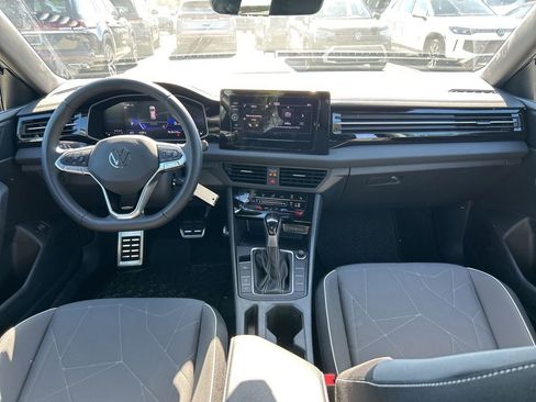 Used 2025 Volkswagen Jetta Sport image 10