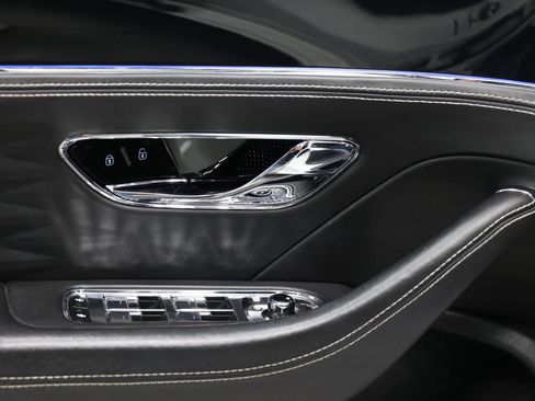 Used 2020 Bentley Flying Spur W12 image 13