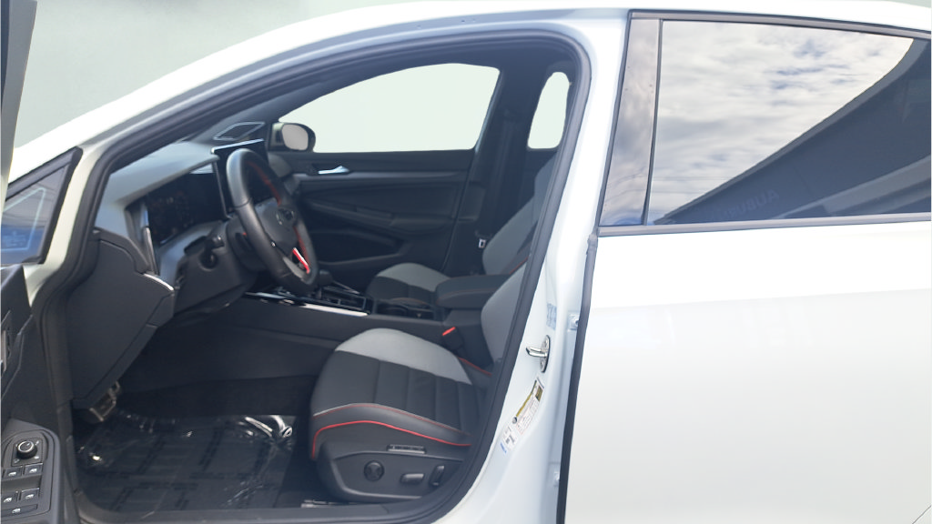 Used 2025 Volkswagen GTI SE FWD image 10