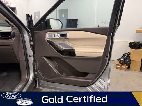 Certified 2024 Ford Explorer Platinum w/ Technology Package AWD/4WD image 28