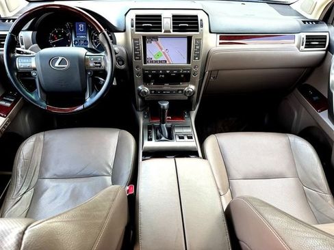 Used 2016 Lexus GX 460 image 24