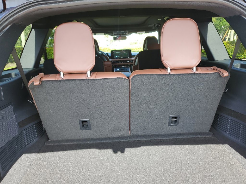 New 2026 Lincoln Aviator Reserve w/ Luxury Package RWD image 6