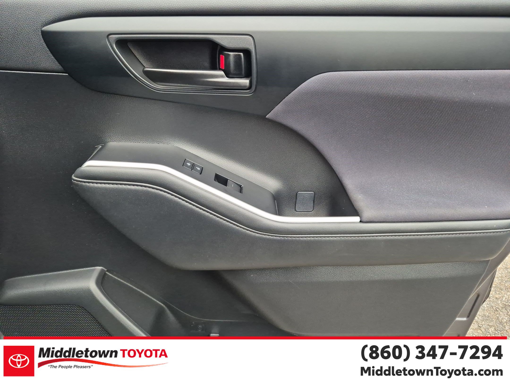Used 2023 Toyota Highlander LE AWD/4WD image 35